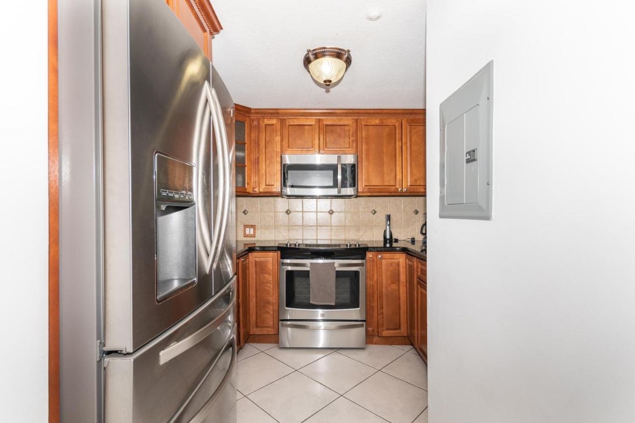 Beautiful 2/2.5 Condo W/Free Parking Fast Wifi Miami Extérieur photo