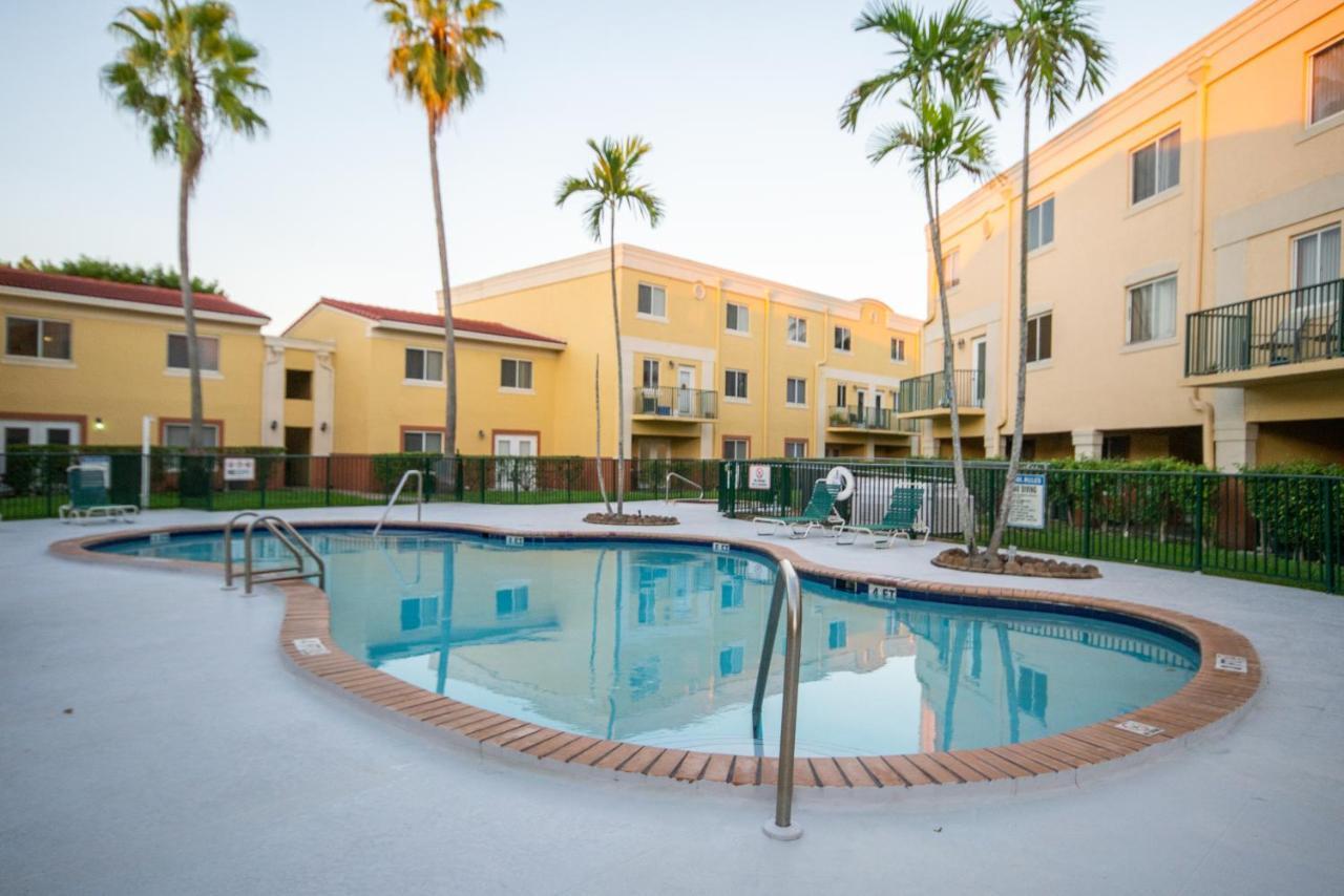 Beautiful 2/2.5 Condo W/Free Parking Fast Wifi Miami Extérieur photo